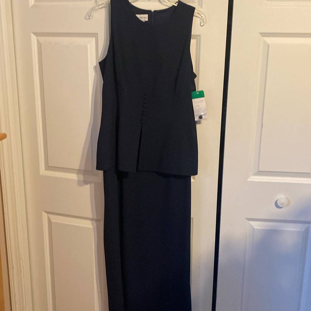 Maggy London, NWT Gown - Size 14